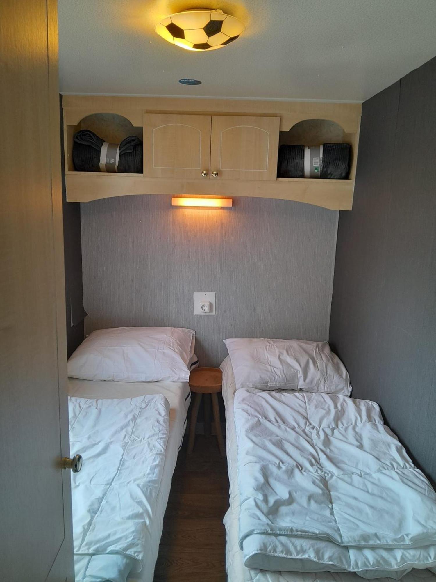 Chalet 14 Met Airco Familiecamping De Tien Heugten Schoonloo Drenthe Exterior foto