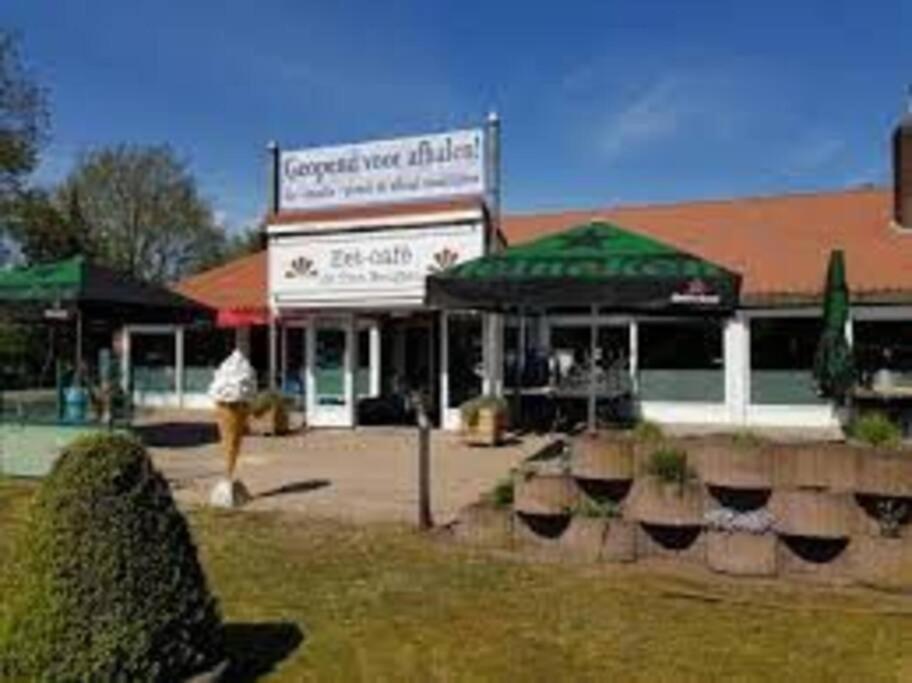 Chalet 14 Met Airco Familiecamping De Tien Heugten Schoonloo Drenthe Exterior foto